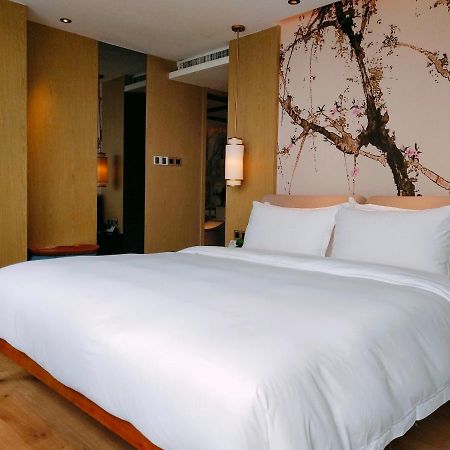 Howard Johnson Riverview Hotel Guangzhou Exterior foto